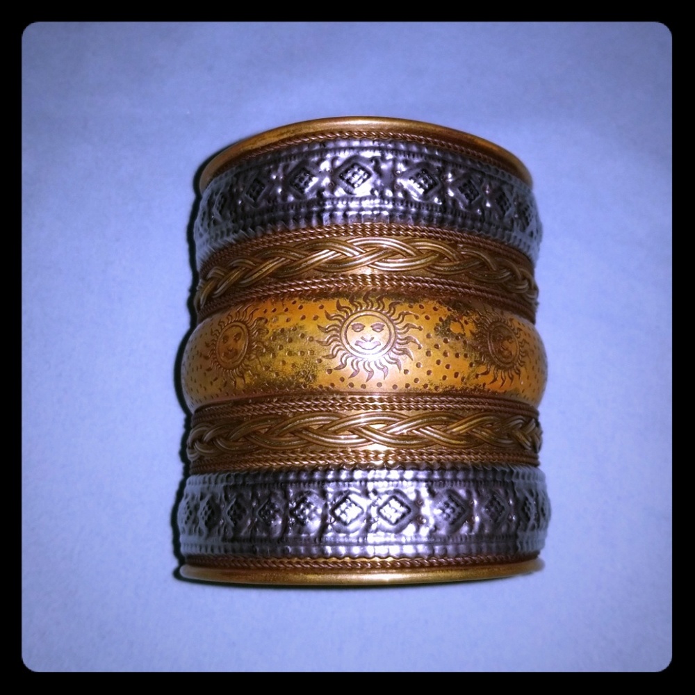 Thick bracelet